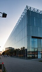Lentos Kunstmuseum Linz, spiegelnde Fassaden
