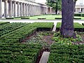 Südseite der Kolonnaden mit Bepflanzung an der Bodestraße