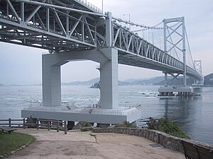 Die Naruto-Brücke an der Meerenge