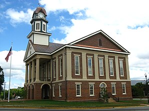 Das Chatham County Courthouse (2013) ist einer von 55 Einträgen des Countys im National Register of Historic Places.