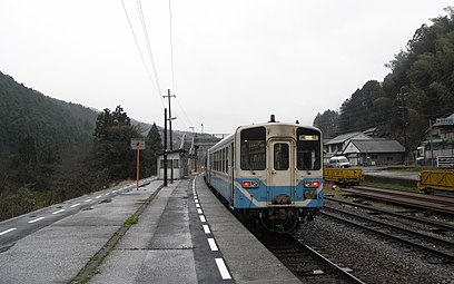 Another view, this time in the direction of Shingai. Note the footbridge in the background.