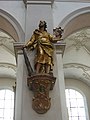 Judas mit dem Abbild Christi Skulptur von Joseph Prötzner in der Peterskirche, München