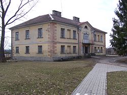 Kregi-Leski Estate-2006-04-02