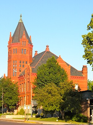 Former Marshall County Courthouse (left), current one-story courthouse (right) in Marysville (2010)