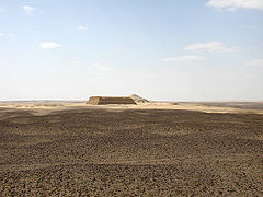 Die Mastaba von Südosten aus fotografiert