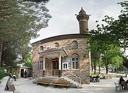 Mahalleye adını veren Namazgâh Camii (Mayıs 2014)