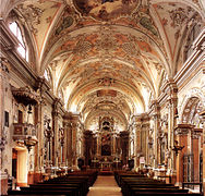 Das Kirchenschiff der barocken Pfarrkirche Santa Maria Assunta