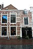 Huis met gepleisterde lijstgevel