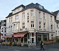 Wohnhaus mit Café