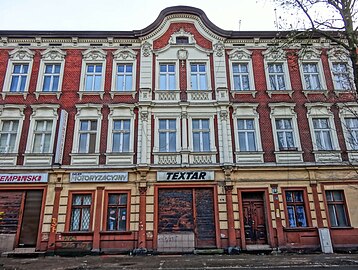 View of the entire frontage