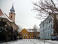 Katholische Kirche und alte Grundschule nach ihrer Restaurierung 2011.