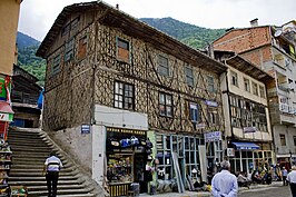 Een oud huis in Çaykara