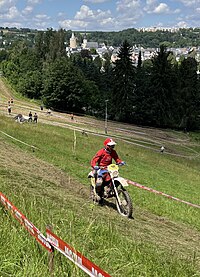 Rennszene bei der Klassik-Motorradgeländesportveranstaltung „Rund um die MZ-Stadt Zschopau“