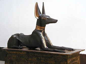 Statuia lui Anubis, protector al spiritelor morților de la mormântul lui Tutankhamon.