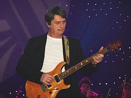 Mike Oldfield tijdens een optreden bij Night of the Proms in Frankfurt am Main in 2006