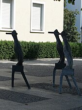 Skulptur-Gruppe, Normalisierte Gesellschaftsmaschinen von Valery Heussler