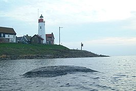 De Ommelebommelesteen gezien vanaf het IJsselmeer