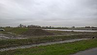 Water en gras boven op het aquaduct