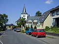 Die Alfons-Keever-Str. mit der Martinus-Kirche