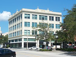 A view from the east on 5th Street St.