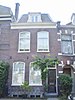 Diep huis van twee bouwlagen