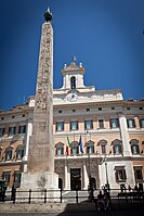 Obelisk vor dem Palazzo di Montecitorio