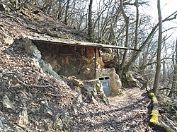 A Vacska-barlang bejáratának környéke