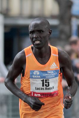 Lucas Rotich tijdens de marathon van Amsterdam 2014