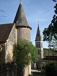 The church and surroundings in Campsegret