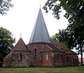 Kirche und Feldsteinmauer