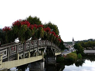 Fußgängersteg über den Kanal in Lalinde