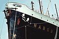 Malerarbeiten an der Backbordseite vom Bug der TS Nabob