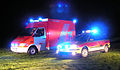 Rettungswagen (hinten) und Notarzteinsatzfahrzeug (vorne, Rettungsmittel)