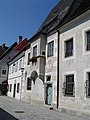 Steyrer Haus in der Berggasse 36; Spion im Erker des ersten Stockwerks mit Blick auf die Straße