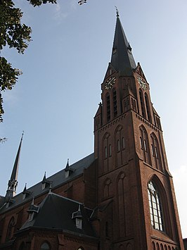 De toren van de Sint-Willibrorduskerk in Wassenaar(zomer 2009)