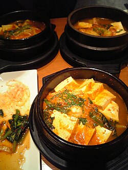 tubuccsige (dubujjigae) (두부찌개), azaz tofuragu