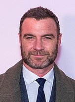 Bryan Cranston spricht Chief, Liev Schreiber spricht Spots