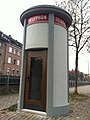 Denkmalgeschützte Litfasssäule im Berner Mattequartier, welche einst als Telefonkabine diente