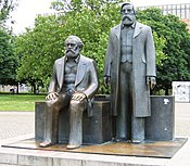 Marx és Engels szobra Berlinben