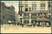 Die Reitwallstraße 5A an der Georgstraße Ecke Reitwallstraße (links); kolorierte Ansichtskarte Nr. 106 der Norddeutschen Papier-Industrie, um 1906