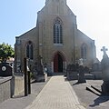 De ingang van de kerk