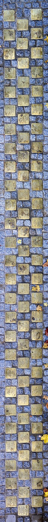 81 Stolpersteine Mozartstrasse links vom Eingang des St. Bonifatius Wohn- und Pflegeheims