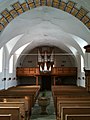 Blick vom Chor in das Schiff und auf die Orgelempore