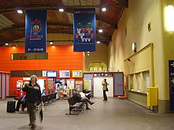 Eingangshalle mit den Zollanlagen vor dem Umbau (2008)