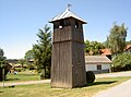 Hölzerner Glockenturm in Konatsried in der Oberpfalz