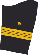 Ärmelabzeichen der Jacke (Dienstanzug) eines Stabskapitänleutnants