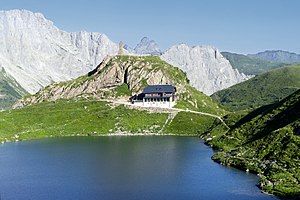 Die Wolayerseehütte am Nordufer des Wolayersees