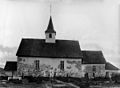 Ramnes kirke i Ramnes er trolig fra 1100-tallet, med våpenhus og tårn fra 1600-tallet. Foto: Ansgar Theodor Larsen (1875–1932), ca. 1930 / Vestfold Fylkesmuseum