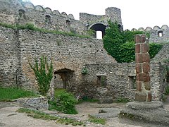 Rundbogenzinnen an der Burgruine Chojnik