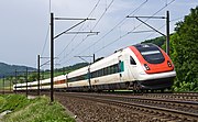 33. KW Der InterCity-Neigezug SBB RABDe 500 auf der Hauensteinstrecke, die Basel und Olten verbindet.